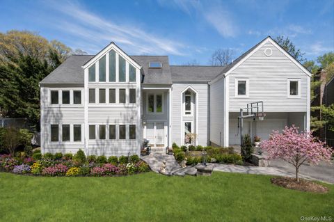 8 Verity Lane Roslyn NY 11576