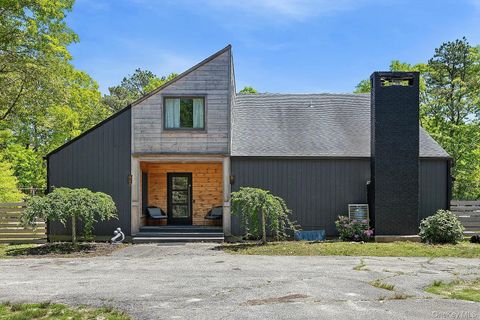 Photo of 12 N Quarter Road, Westhampton, NY 11977 (MLS # 927838)