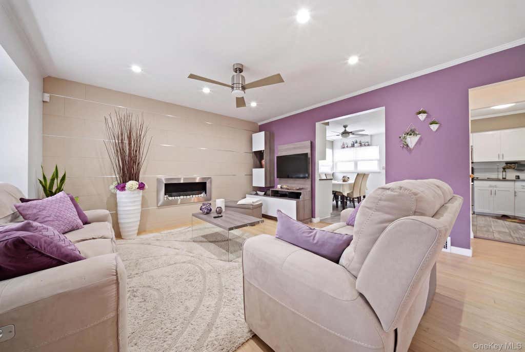 Photo of 66 Caroline Avenue, Franklin Square, NY 11010 (MLS # 1042838)