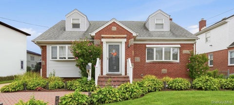 Homes For Sale - 66 Caroline Avenue<br/> Nassau County, Franklin Square, NY 11010