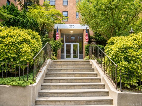Photo of 270 North Broadway #4A, Yonkers, NY 10701 (MLS # 1028795)