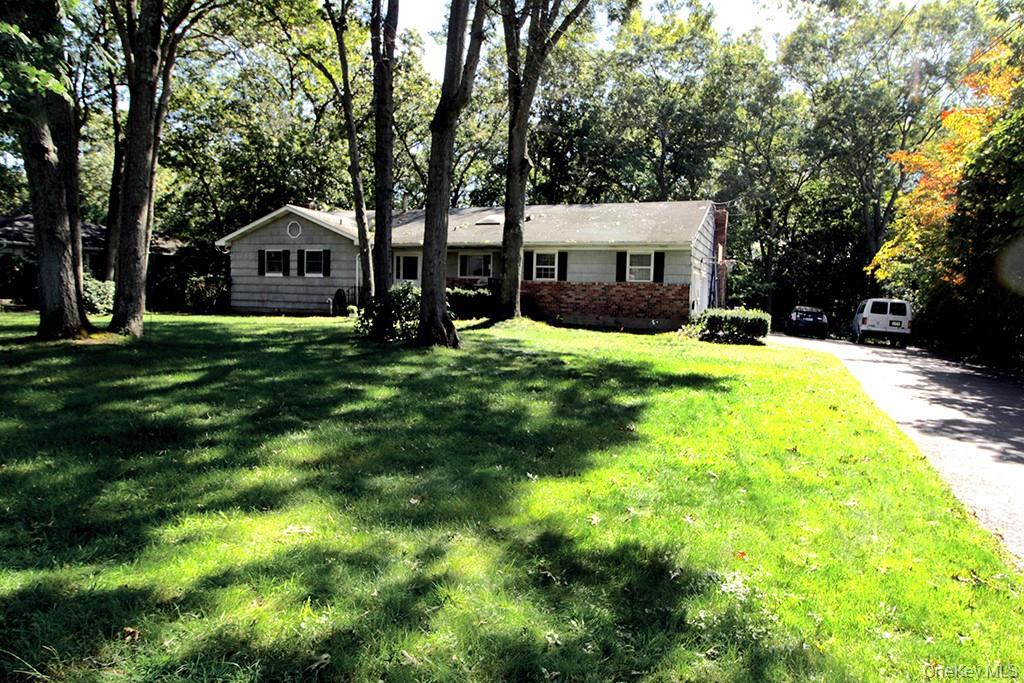 Photo of 16 Argyle Place, Smithtown, NY 11787 (MLS # 1060784)