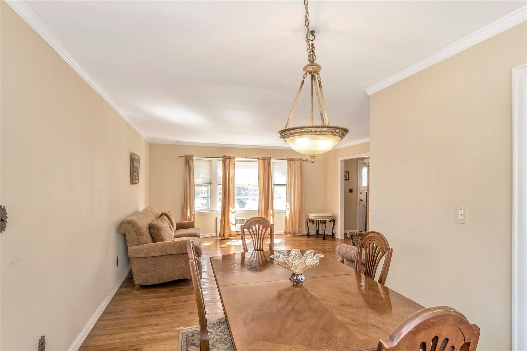 17 Abrew Street, Bay Shore, New York image 11