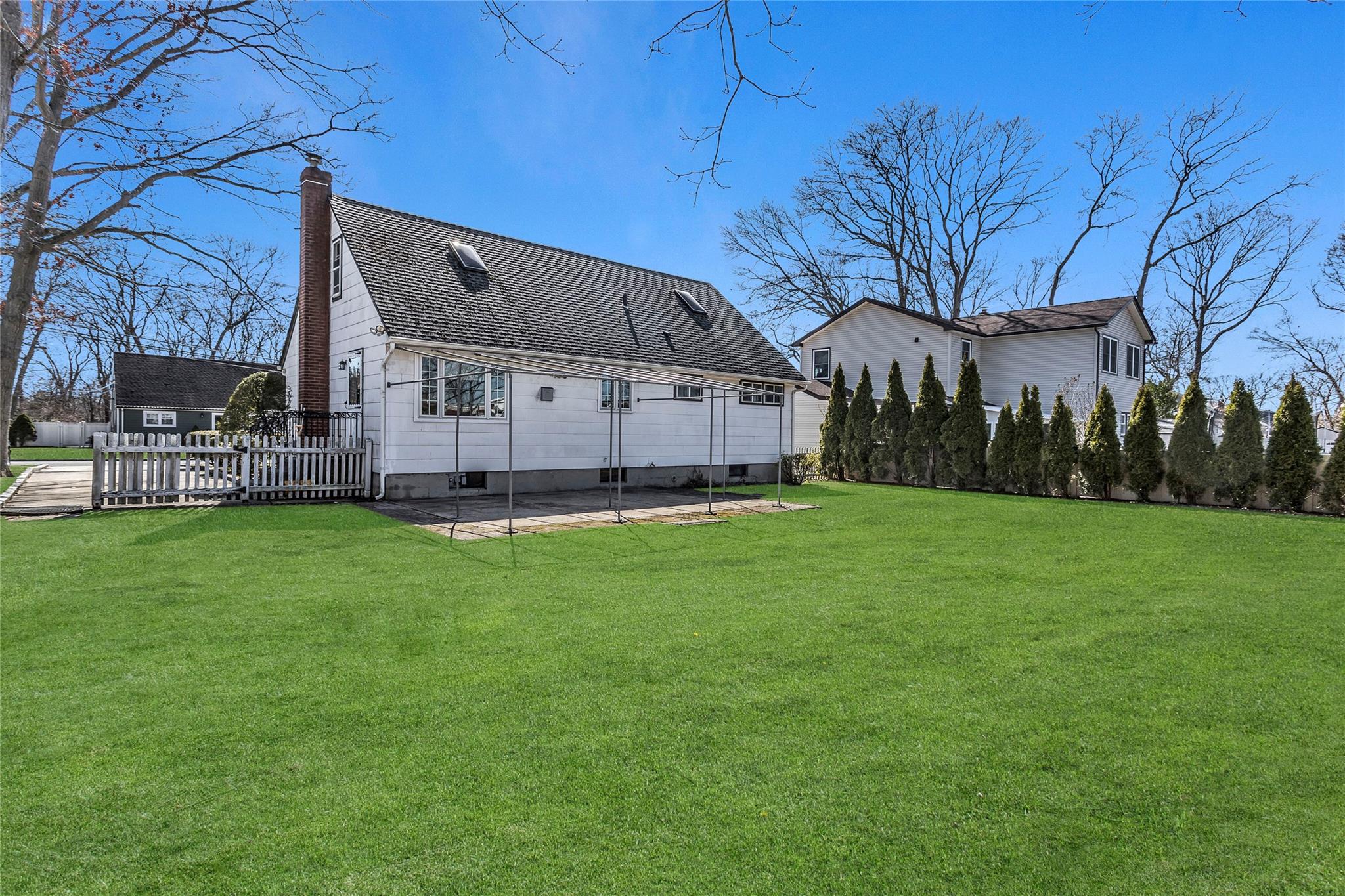 17 Abrew Street, Bay Shore, New York image 25