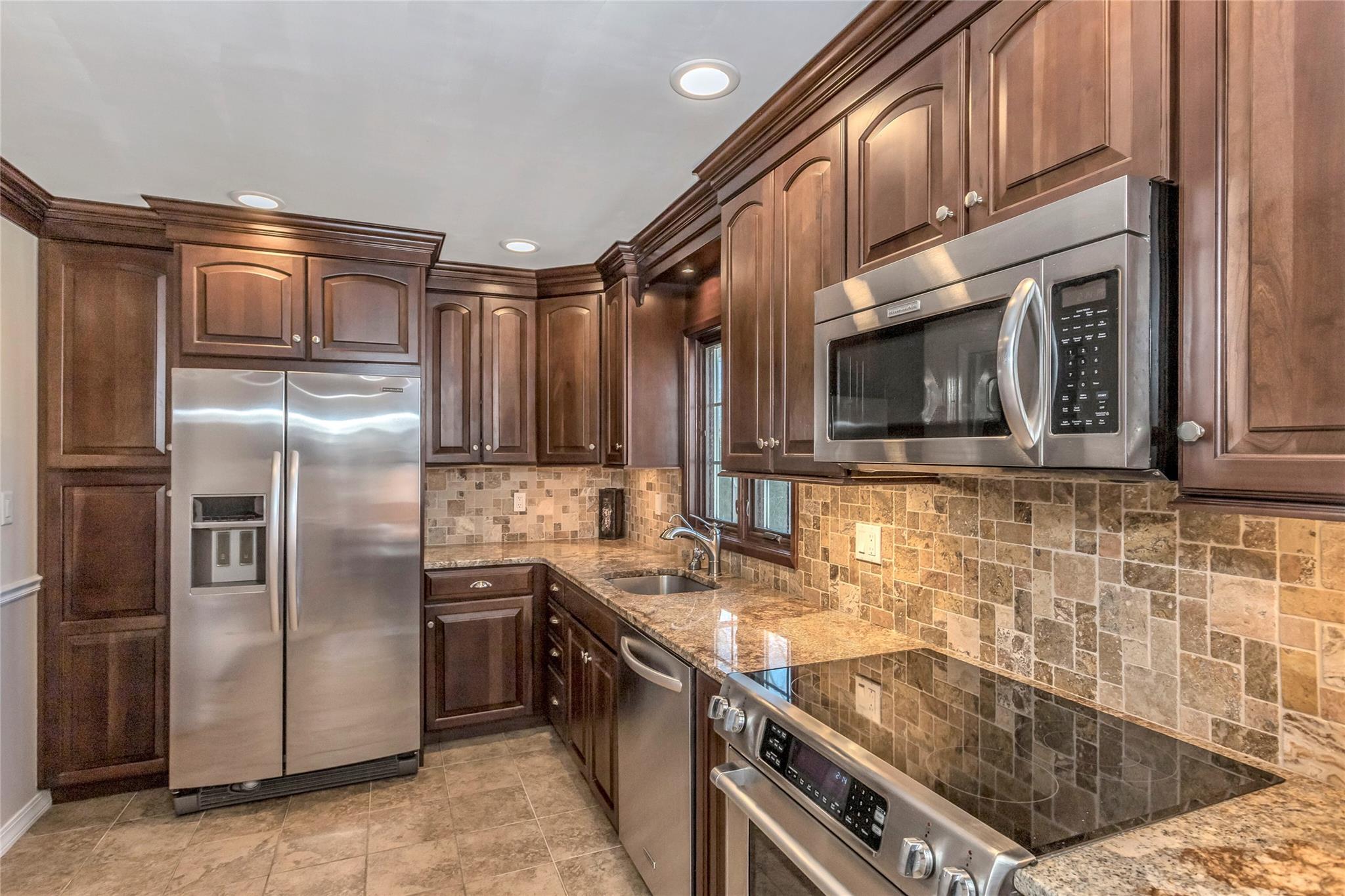 17 Abrew Street, Bay Shore, New York image 13
