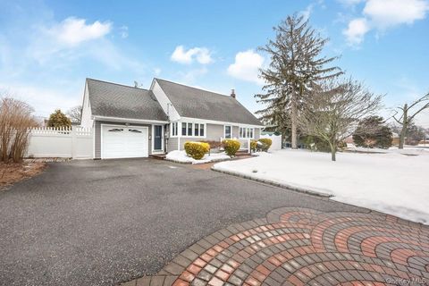Homes For Sale - 17 Willis Avenue<br/> Ronkonkoma, NY 11779
