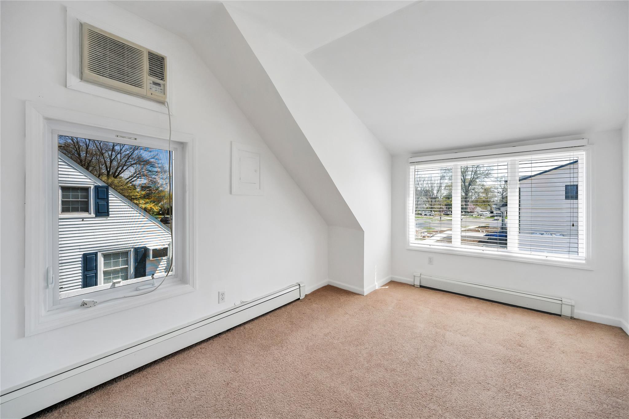 9 Snapdragon Lane, Levittown, New York image 18