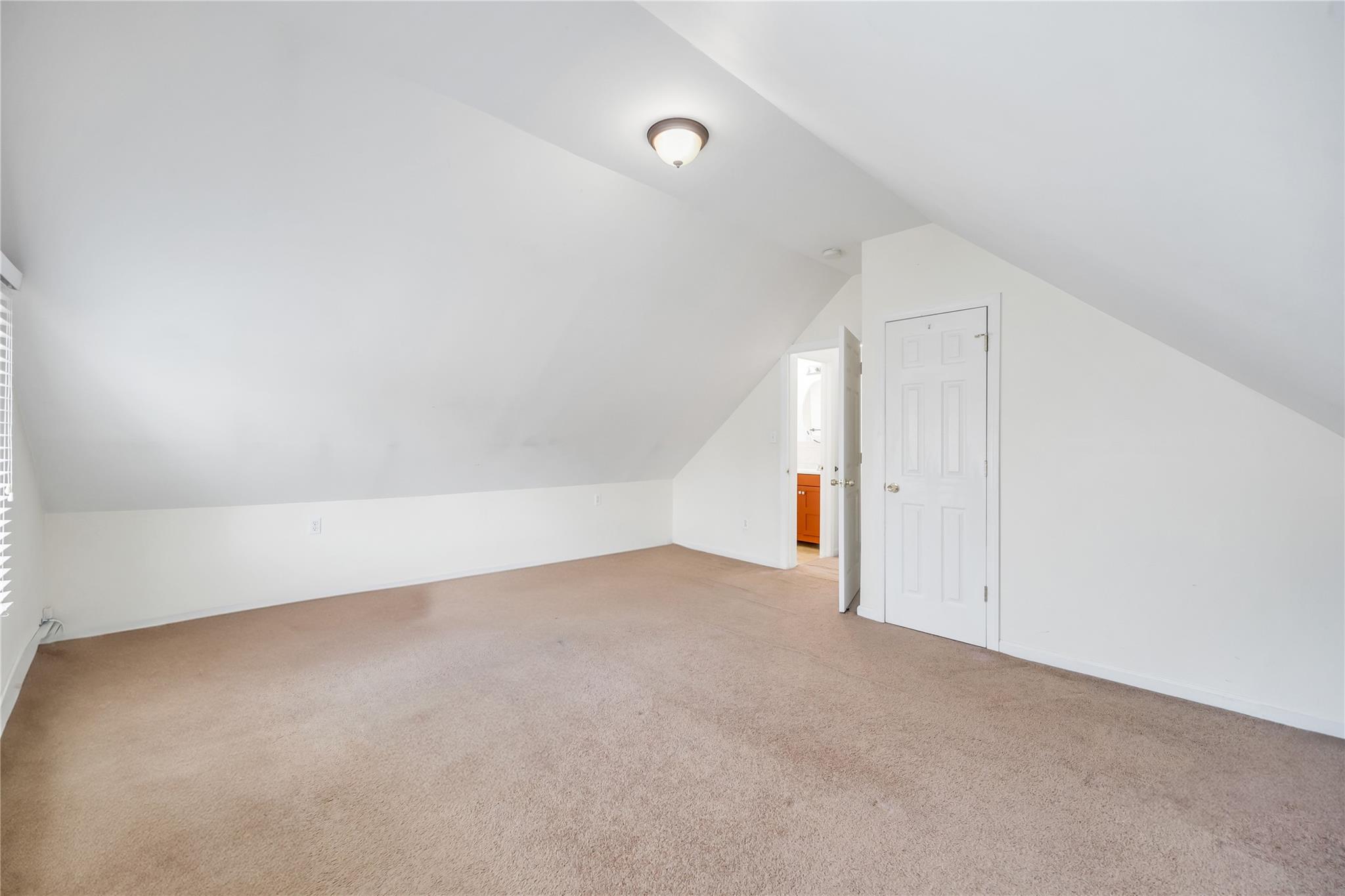 9 Snapdragon Lane, Levittown, New York image 17