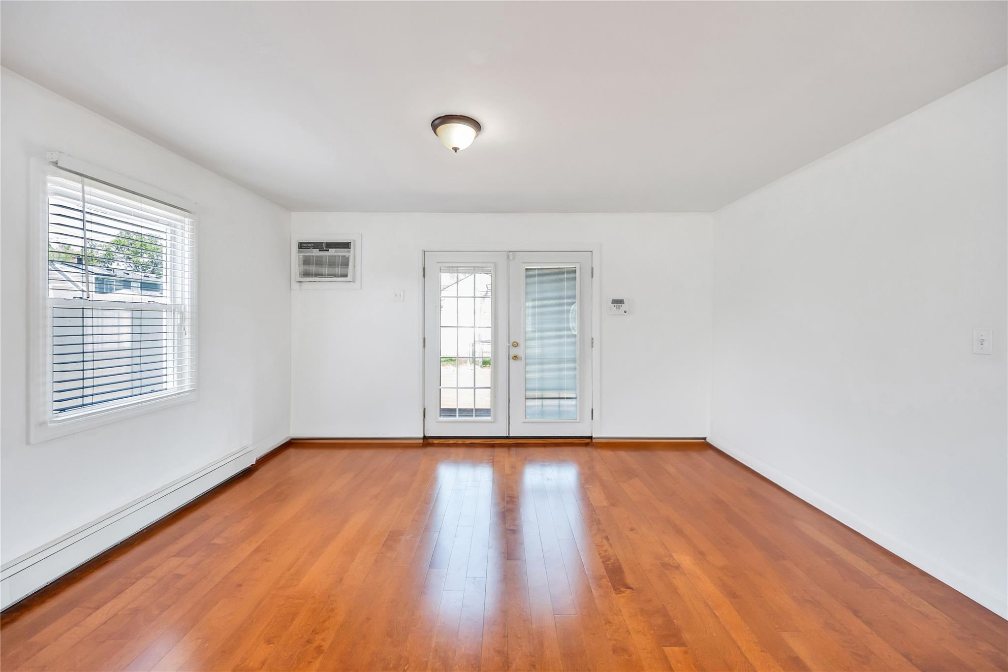 9 Snapdragon Lane, Levittown, New York image 7