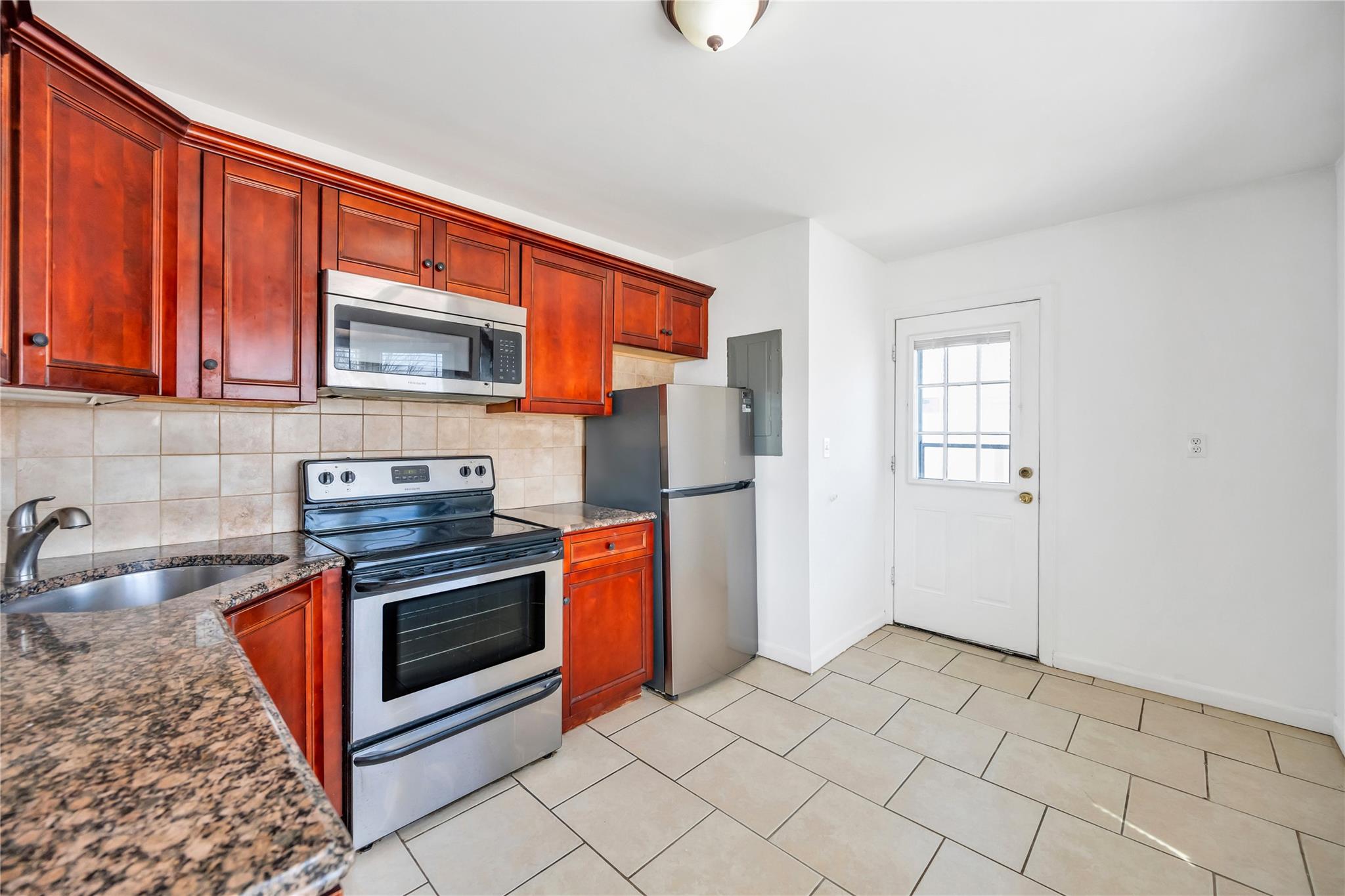 9 Snapdragon Lane, Levittown, New York image 9