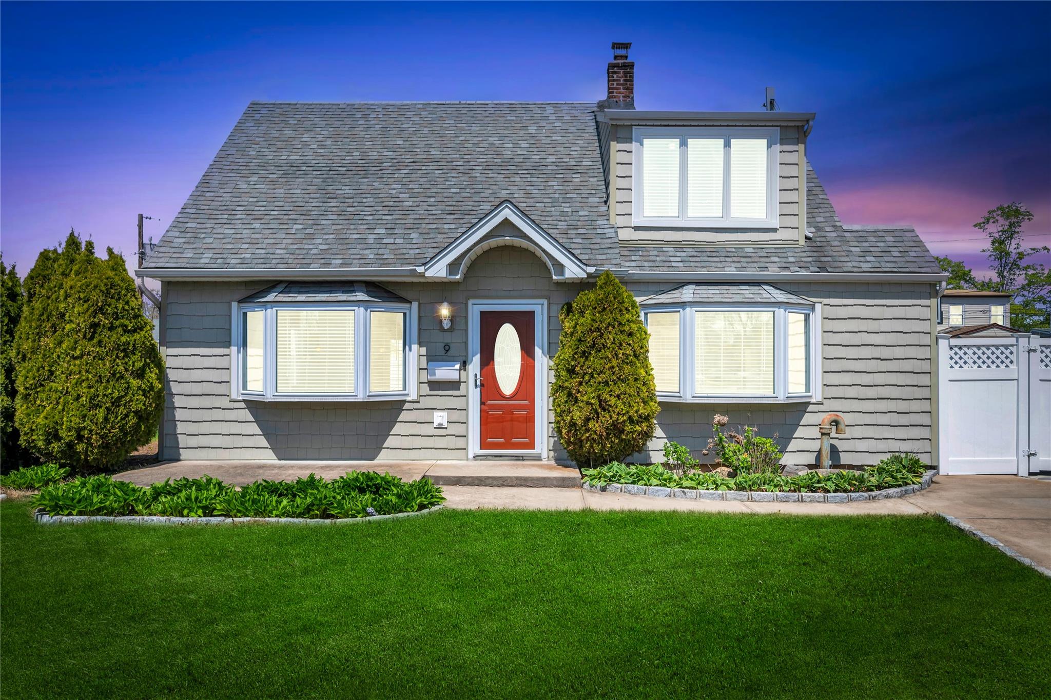 9 Snapdragon Lane, Levittown, New York image 1