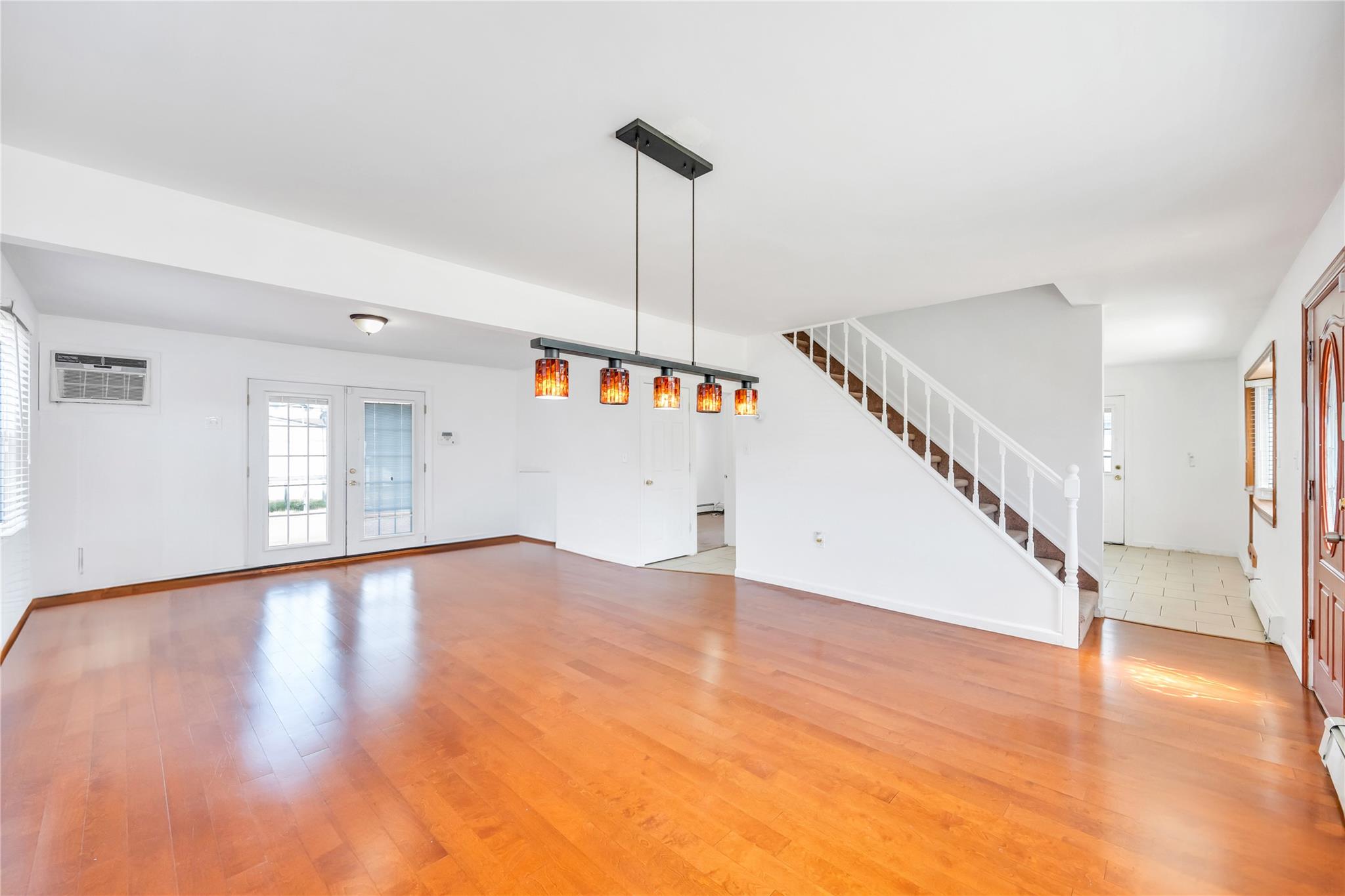 9 Snapdragon Lane, Levittown, New York image 6