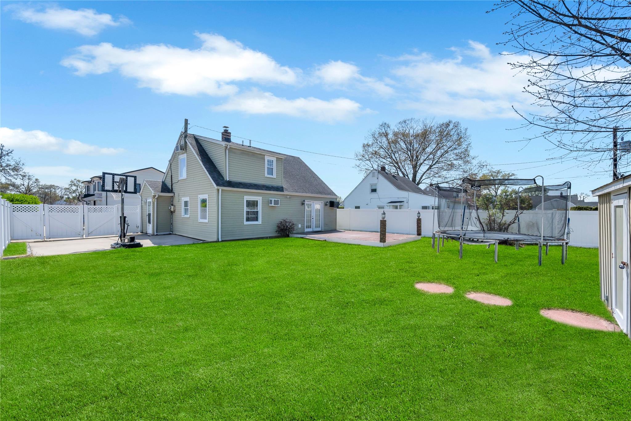 9 Snapdragon Lane, Levittown, New York image 21