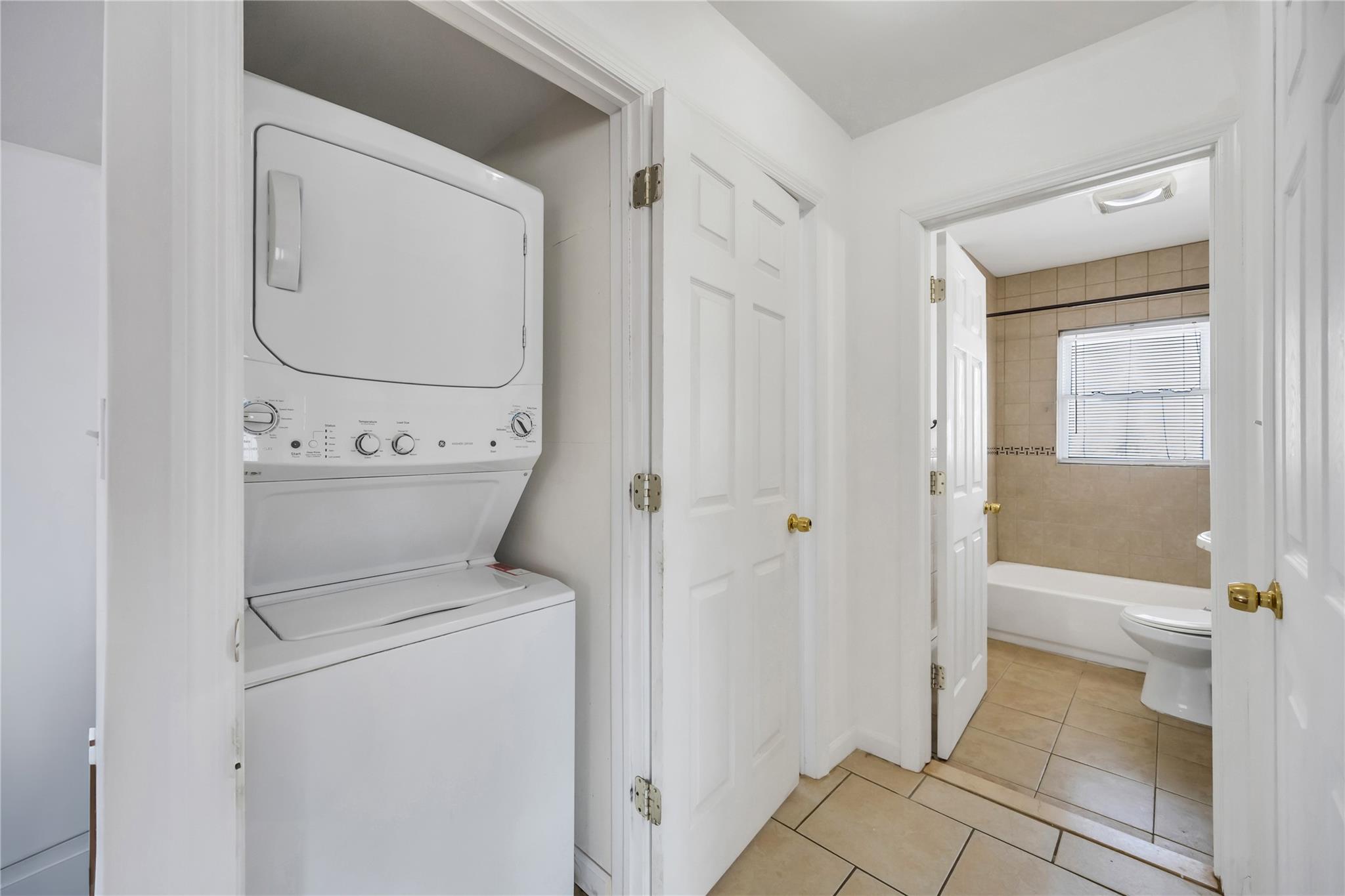 9 Snapdragon Lane, Levittown, New York image 10