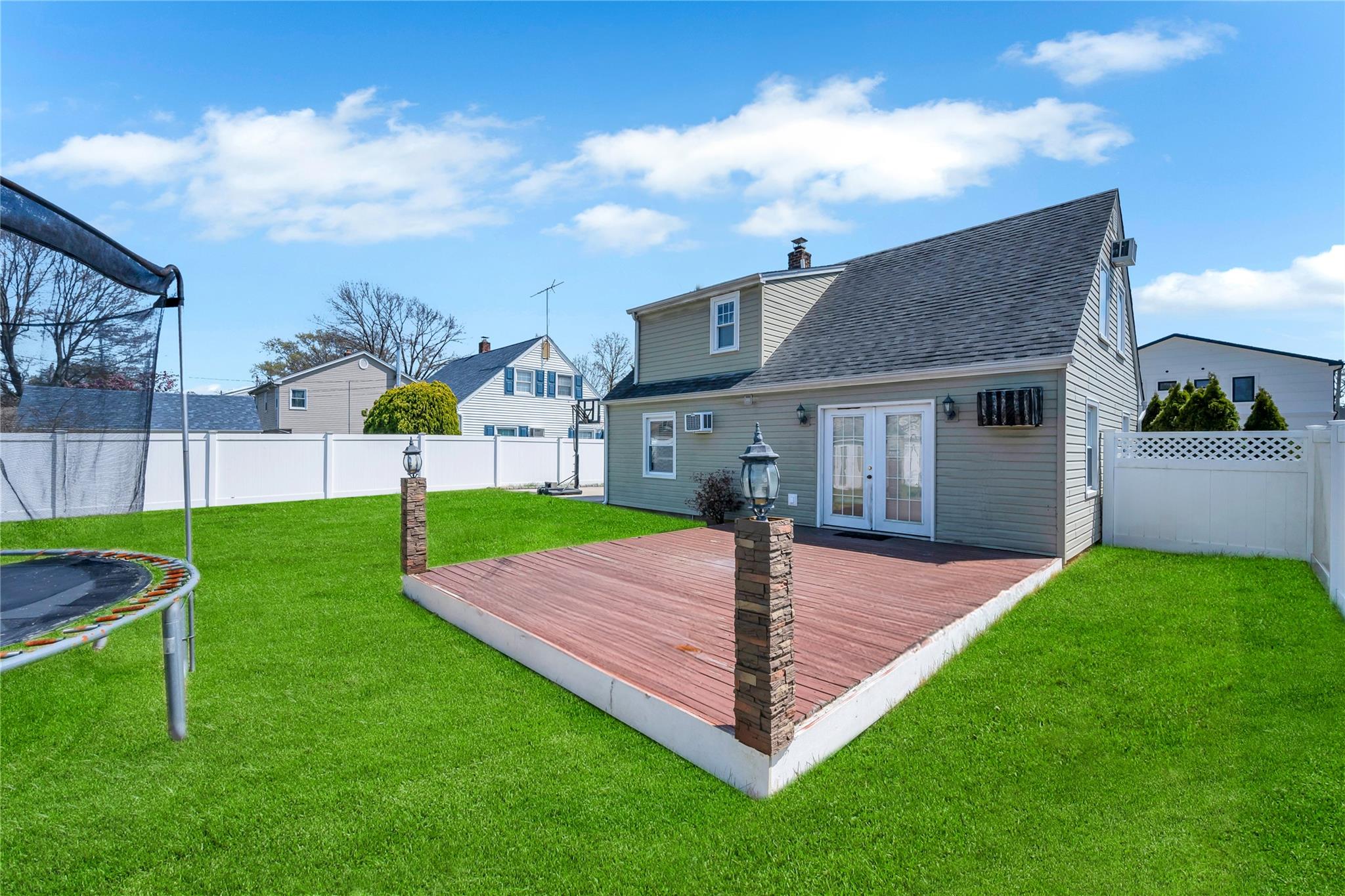 9 Snapdragon Lane, Levittown, New York image 22