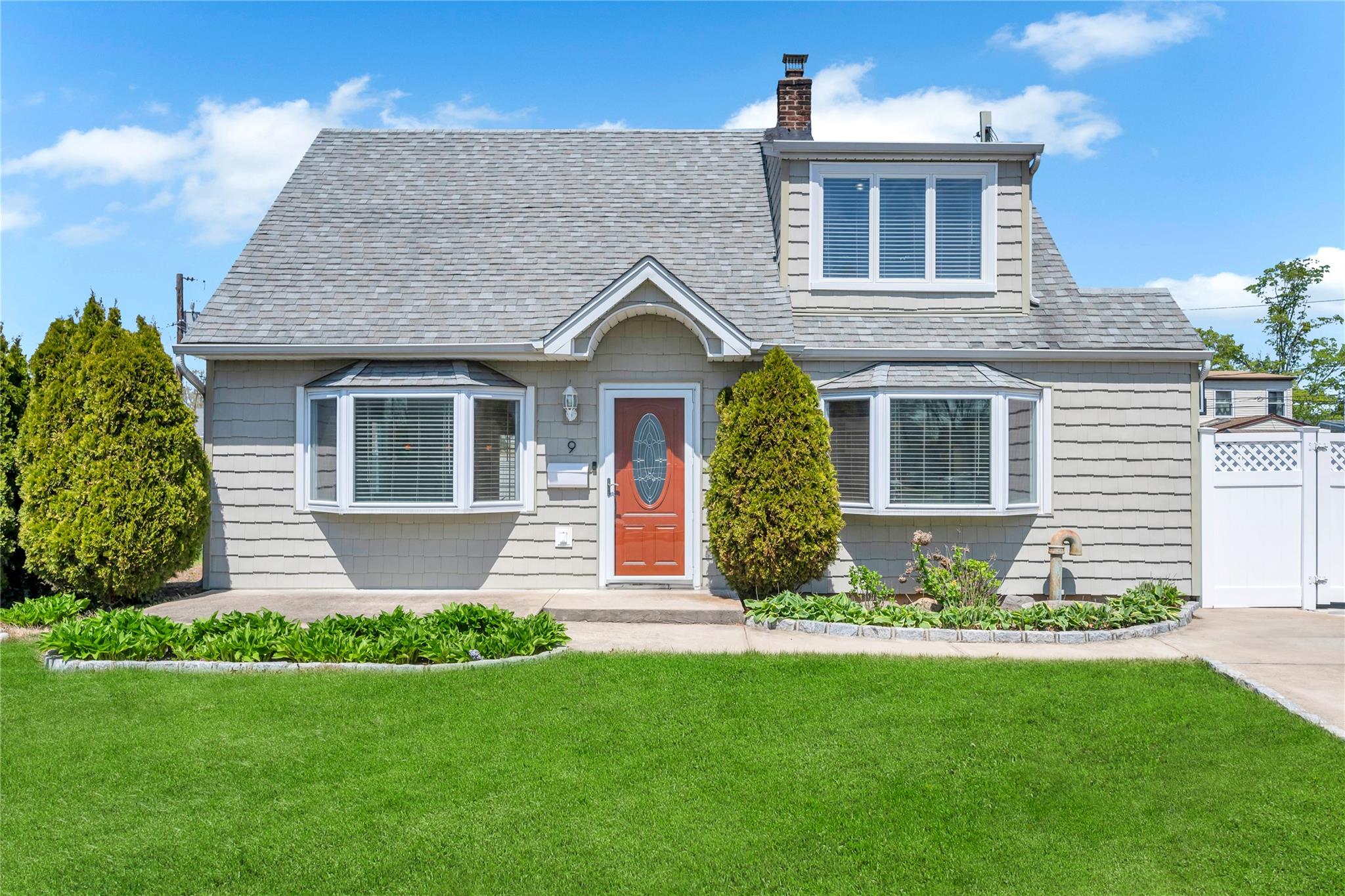 9 Snapdragon Lane, Levittown, New York image 19