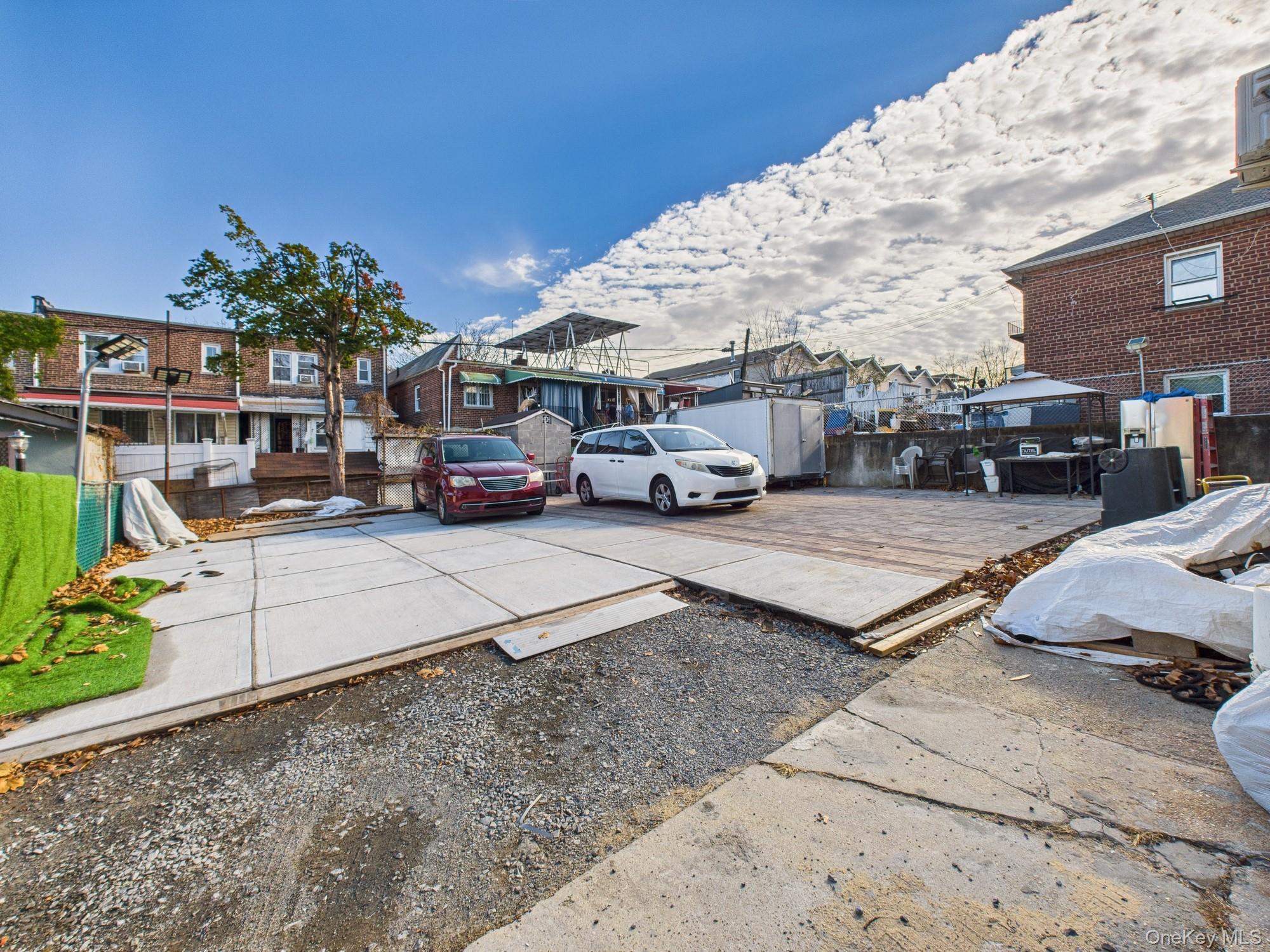 3234 Paulding Avenue