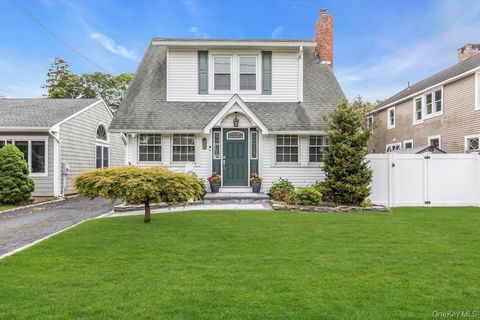 77 Rollstone Avenue West Sayville NY 11796