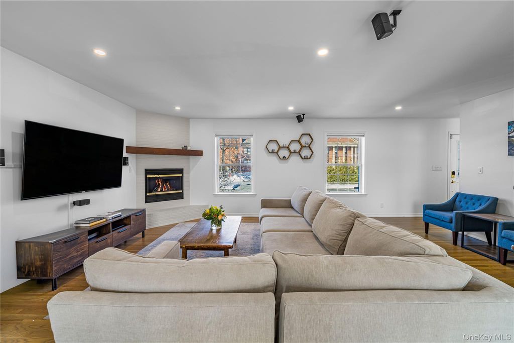 Photo of 209 Neuton Avenue, Rye Brook, NY 10573 (MLS # 984228)