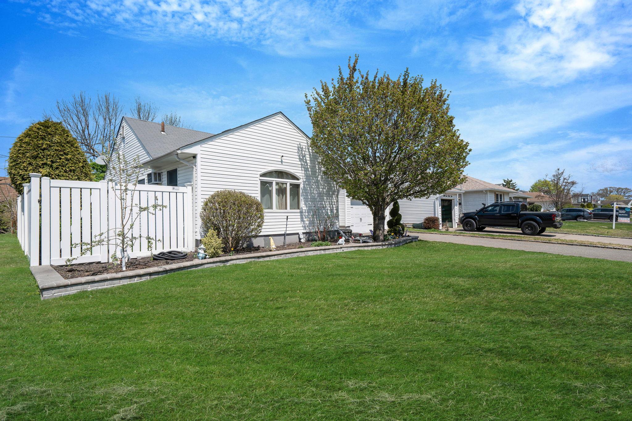 3639 Farmranch Road, Bethpage, New York image 7