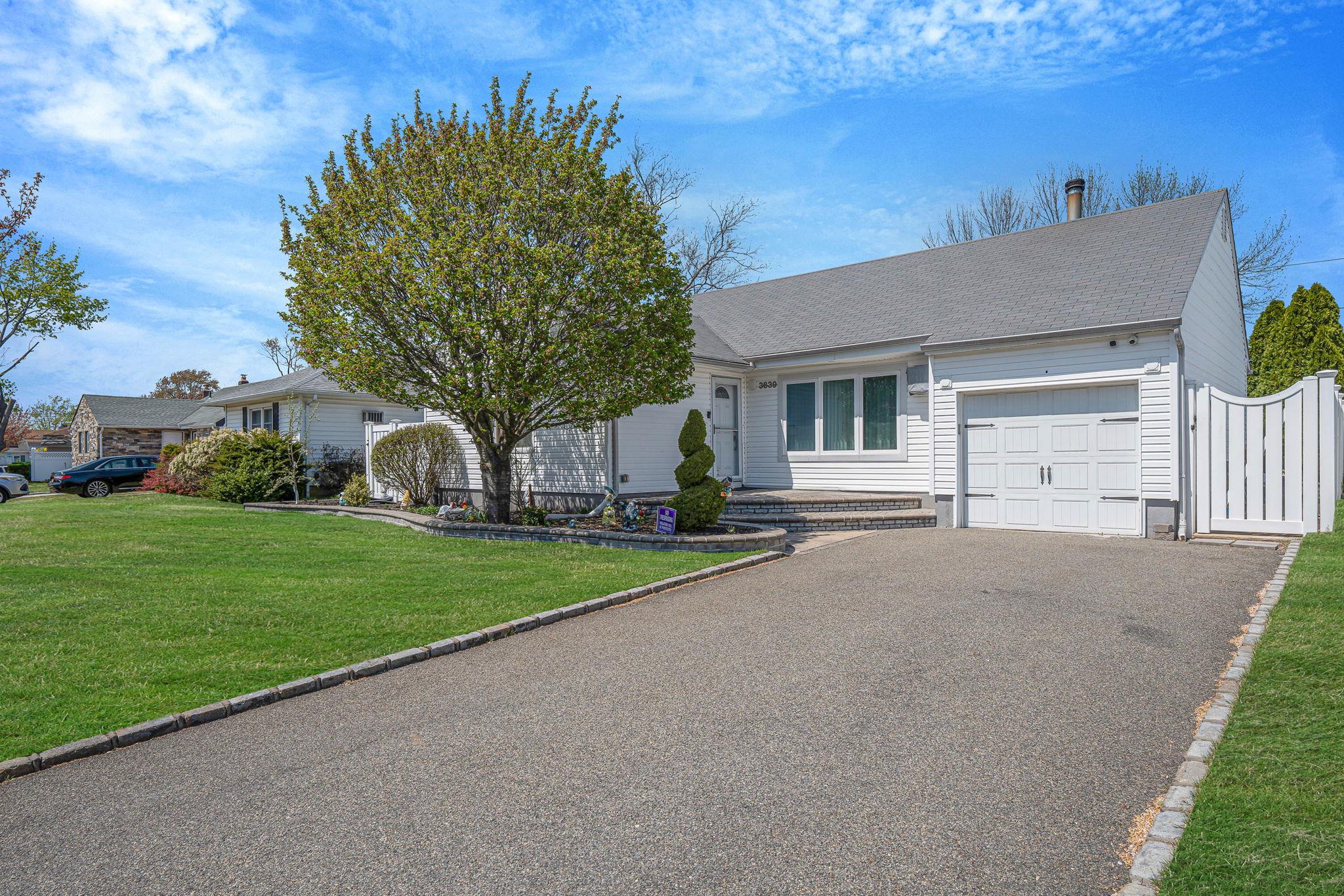 3639 Farmranch Road, Bethpage, New York image 2