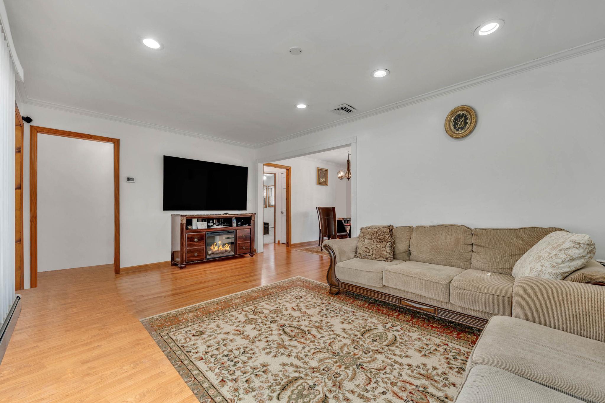 3639 Farmranch Road, Bethpage, New York image 26