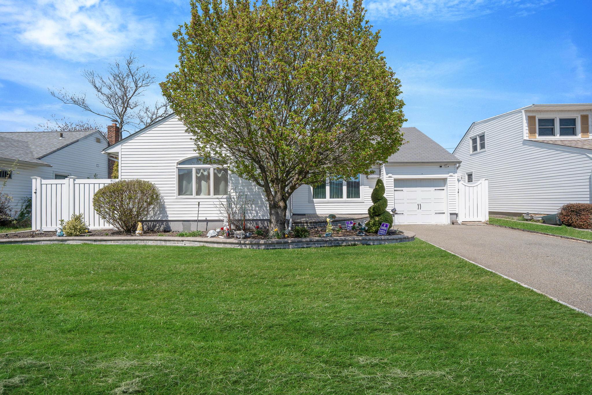 3639 Farmranch Road, Bethpage, New York image 3