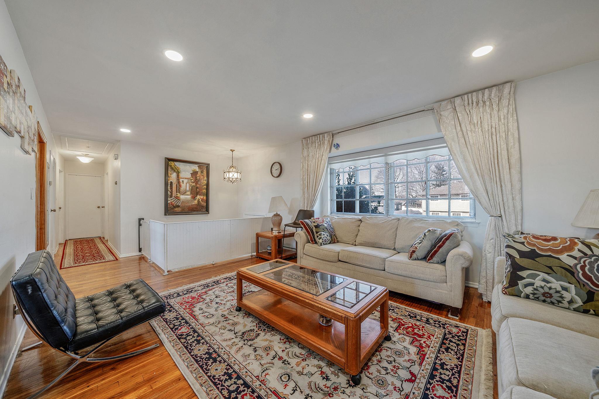 78 Crossway Drive, Deer Park, New York image 10