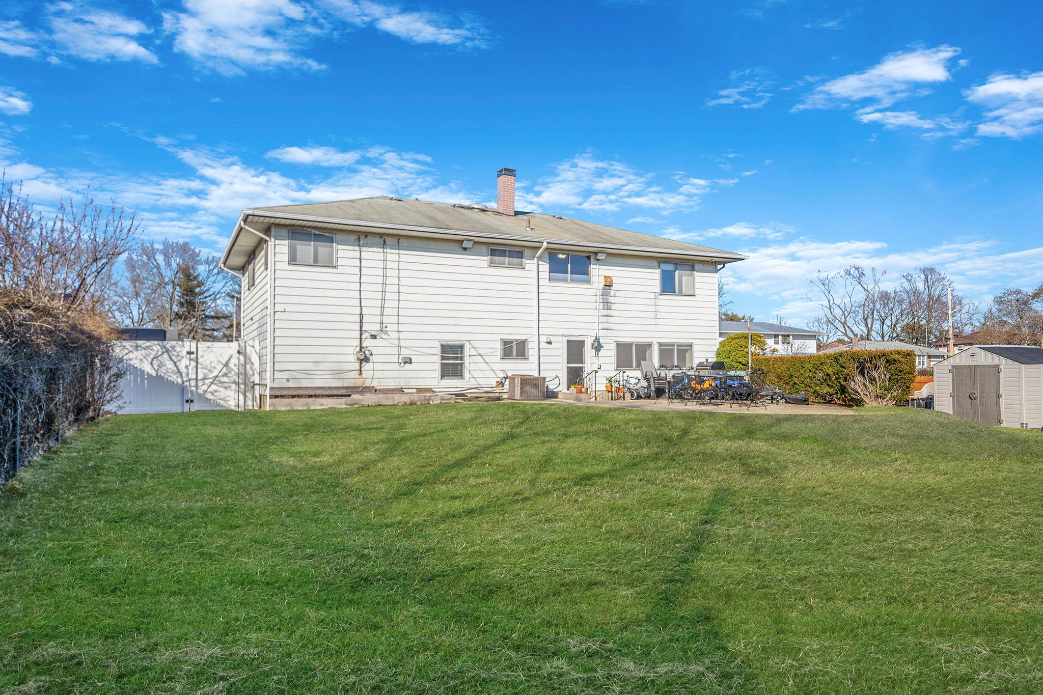 78 Crossway Drive, Deer Park, New York image 5