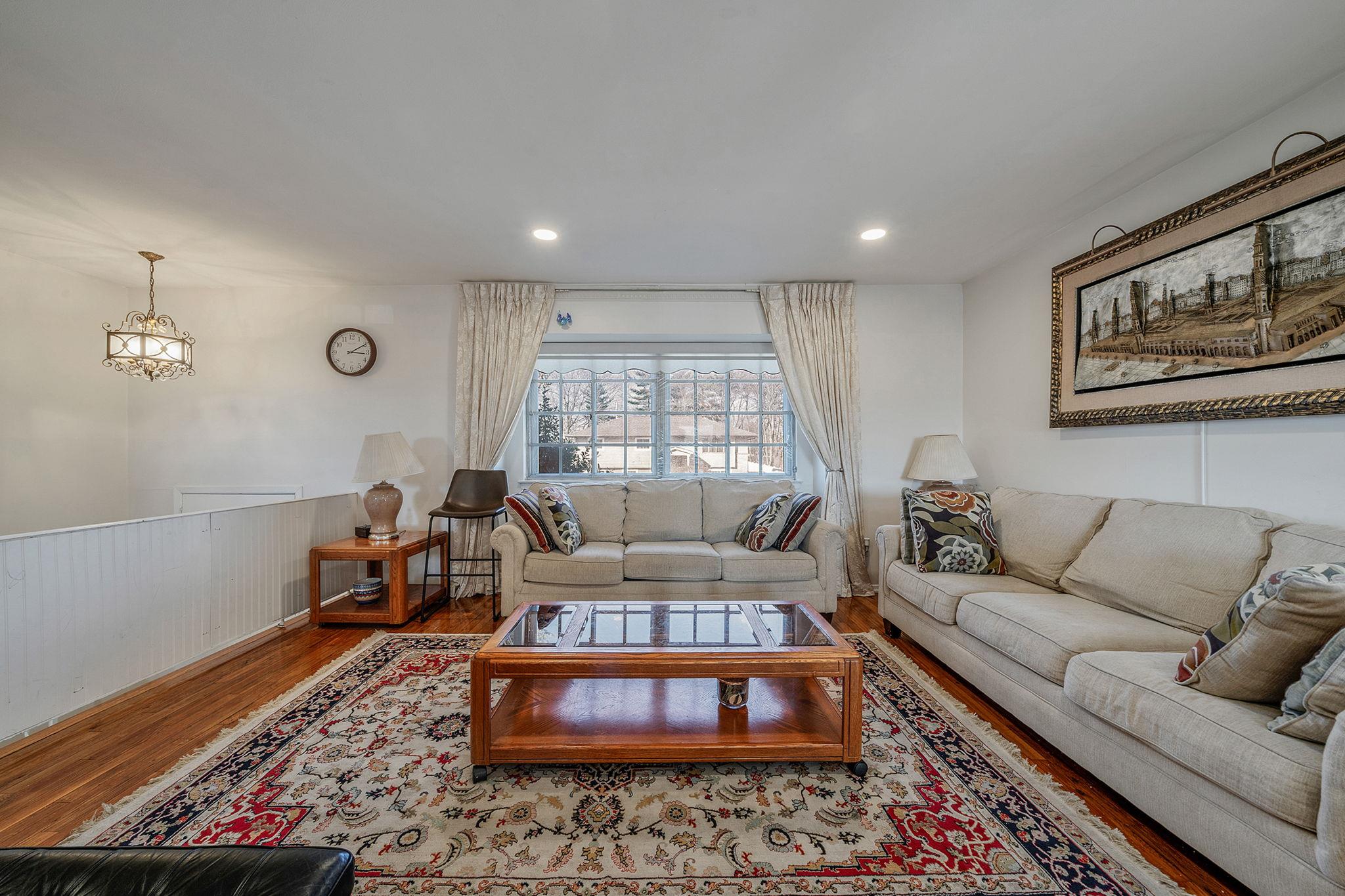 78 Crossway Drive, Deer Park, New York image 9