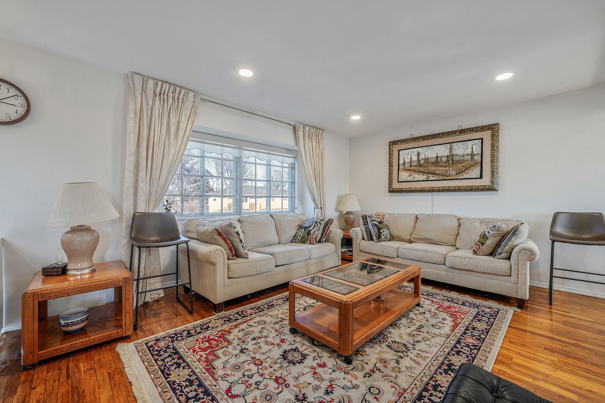 78 Crossway Drive, Deer Park, New York image 8