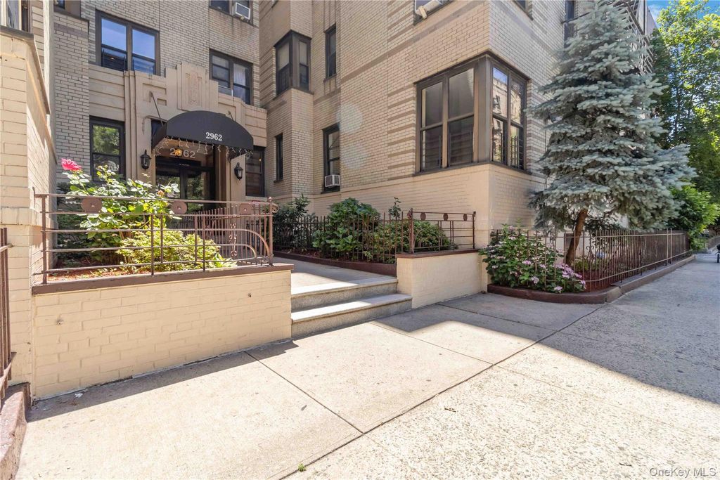 Photo of 2962 Decatur Avenue #1C, Bronx, NY 10458 (MLS # 1015851)