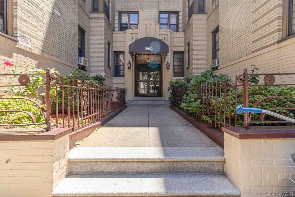 Photo of 2962 Decatur Avenue #1C, Bronx, NY 10458 (MLS # 1015851)