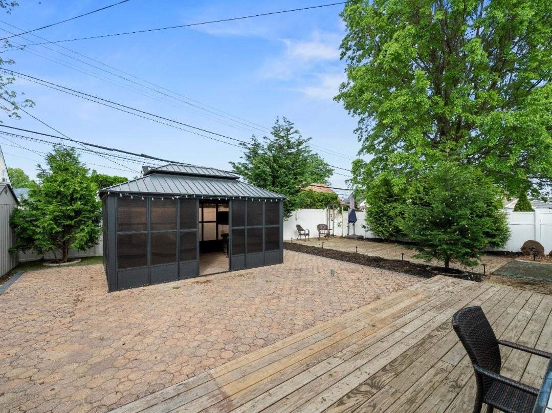 33 Saddle Lane, Levittown, New York image 28