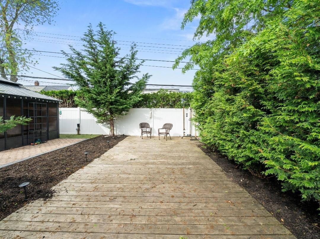 33 Saddle Lane, Levittown, New York image 25