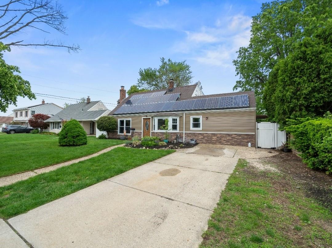 33 Saddle Lane, Levittown, New York image 3