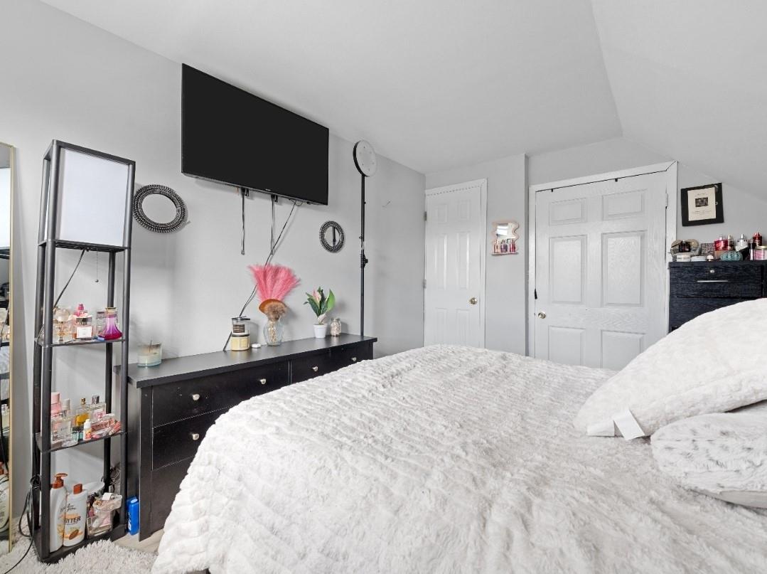 33 Saddle Lane, Levittown, New York image 21