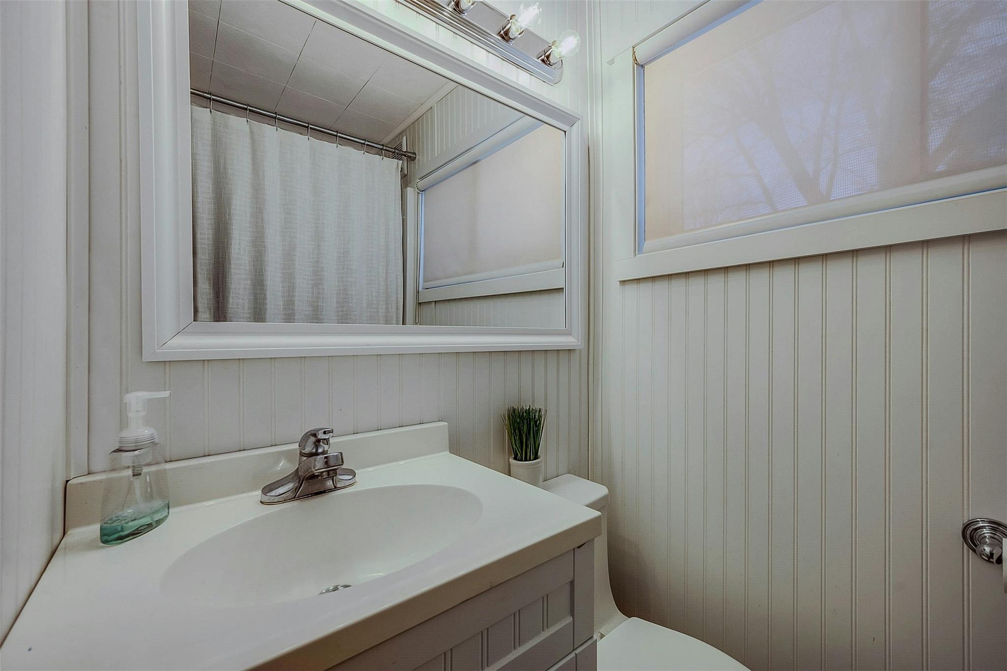 75 Royal Avenue, Flanders, New York image 17