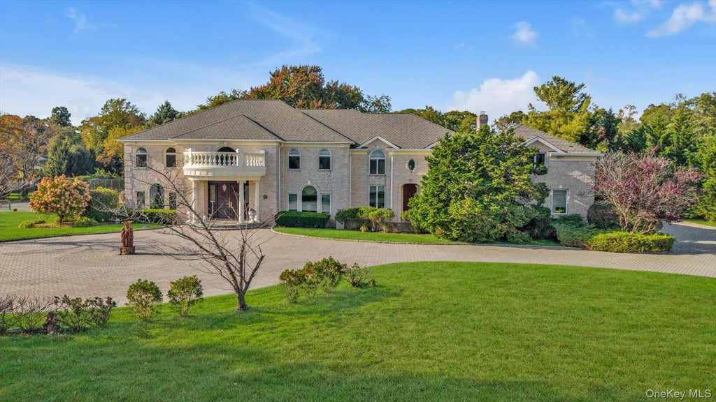 Photo of 11 Polo Drive, Old Westbury, NY 11568 (MLS # 1062443)