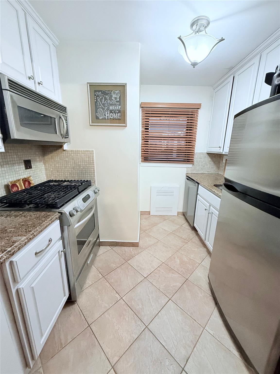 1213 E Broadway #B12, Hewlett, New York image 24