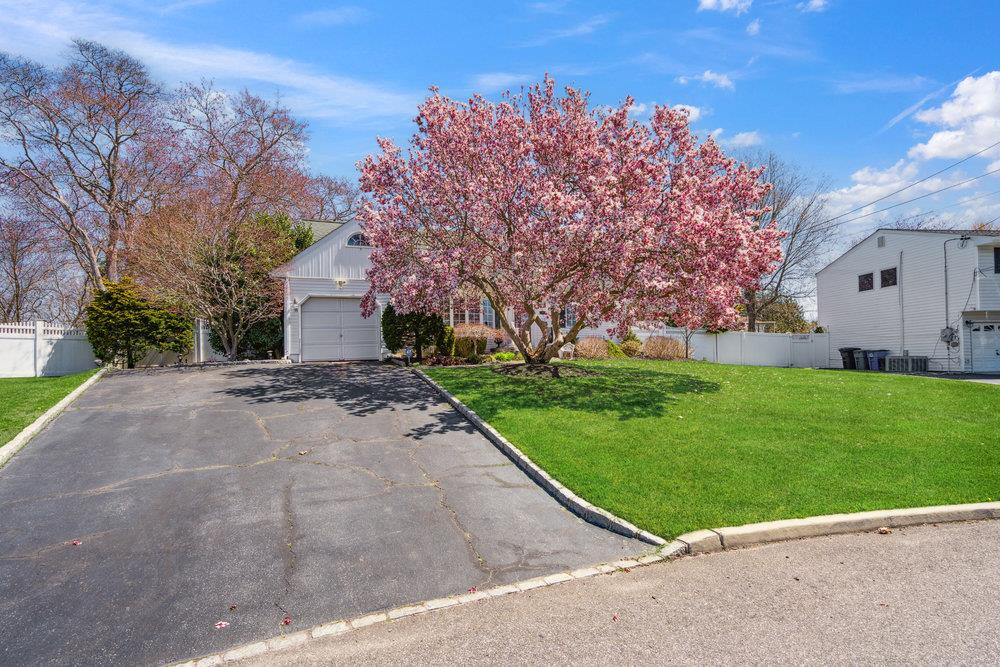 21 Sharon Drive, Patchogue, New York image 3