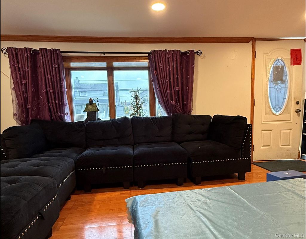 Photo of 17 Litchfield Avenue, Elmont, NY 11003 (MLS # 943261)