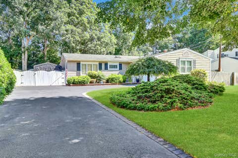 Photo of 150 Shenandoah Boulevard N, Nesconset, NY 11767 (MLS # 1028618)