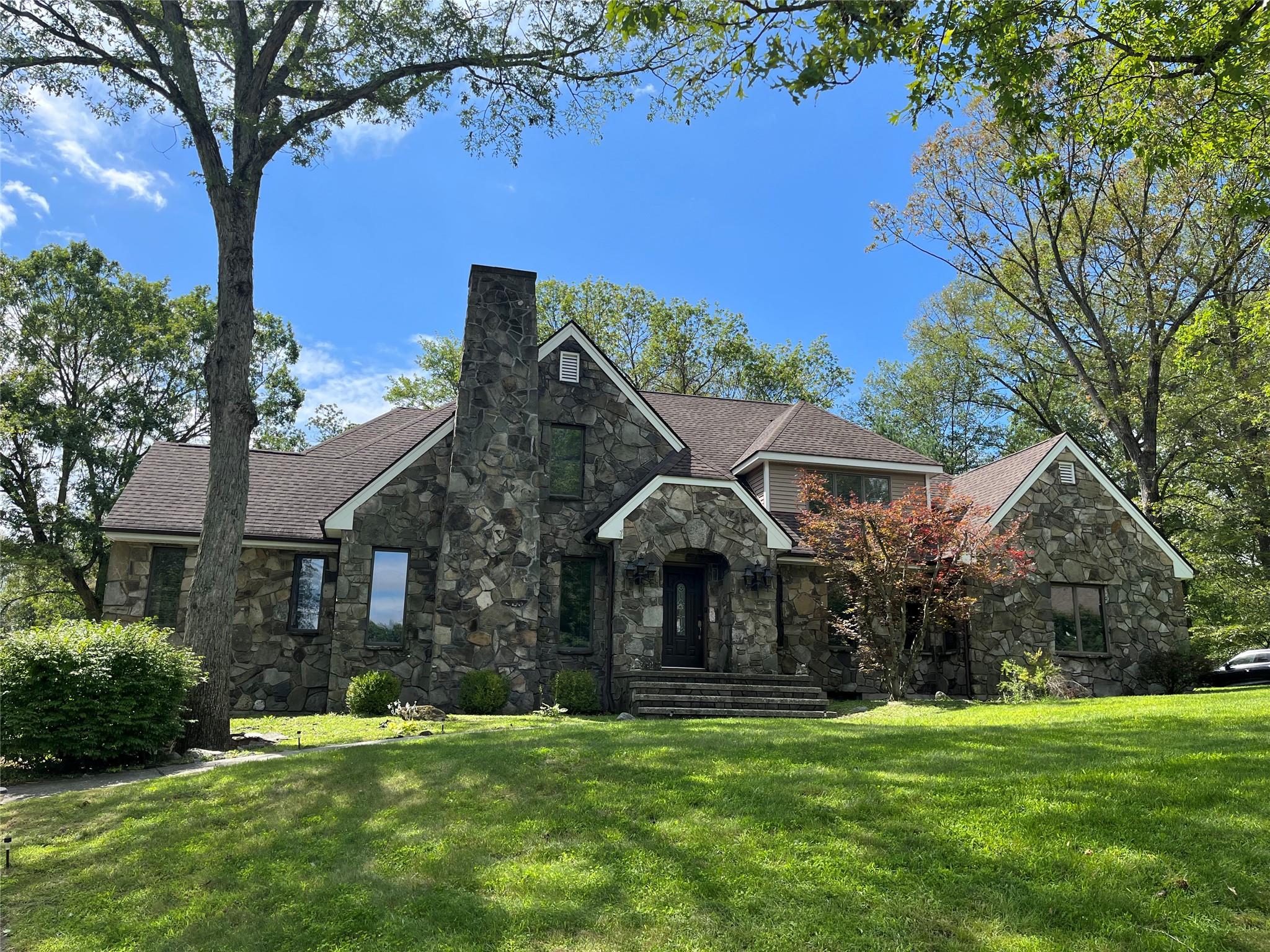 Rental Property at Innsbruck Boulevard, Hopewell Junction, New York - Bedrooms: 6 
Bathrooms: 4 
Rooms: 13  - $6,500 MO.
