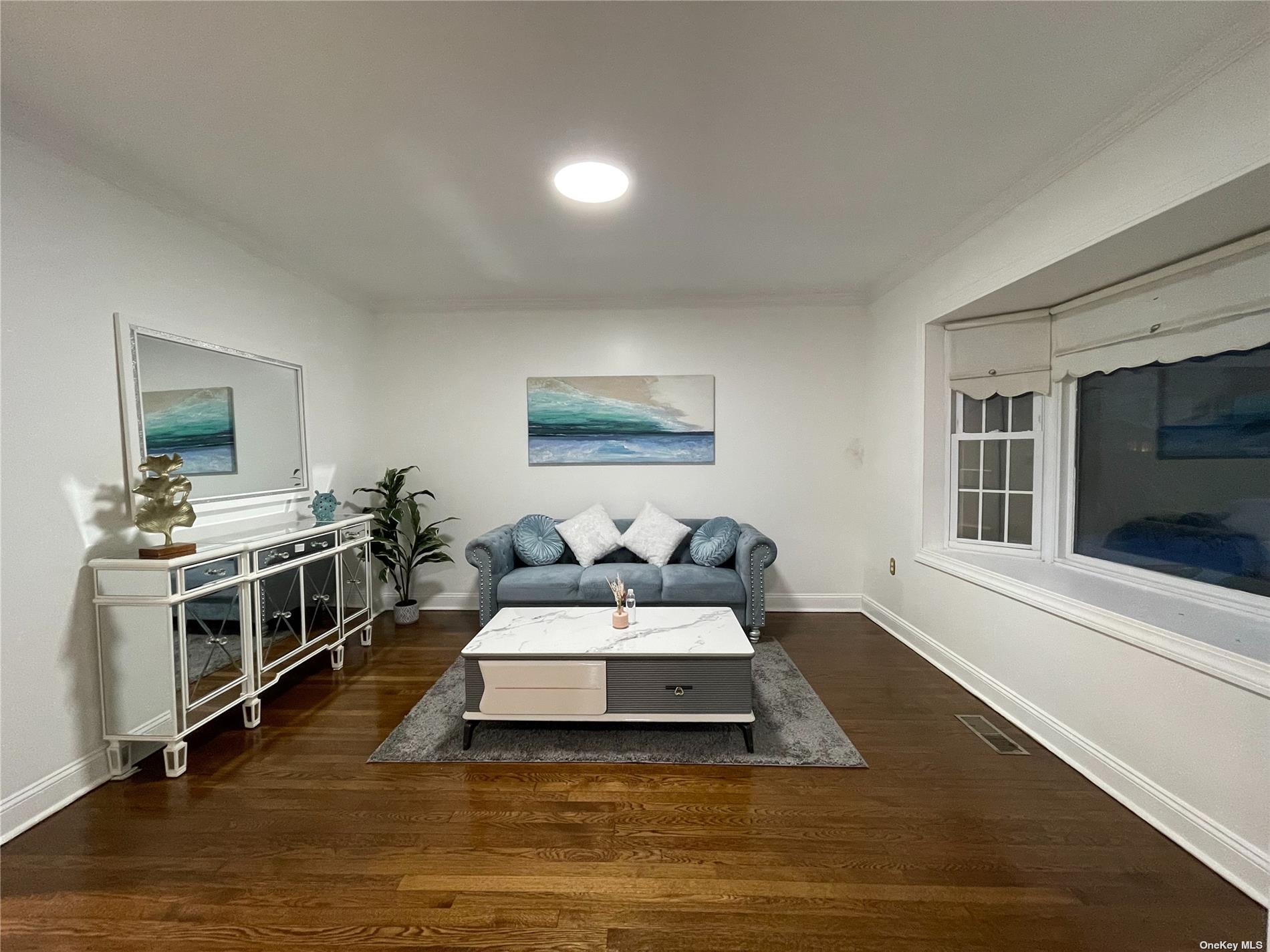 4734 Glenwood Street, Little Neck, New York image 2
