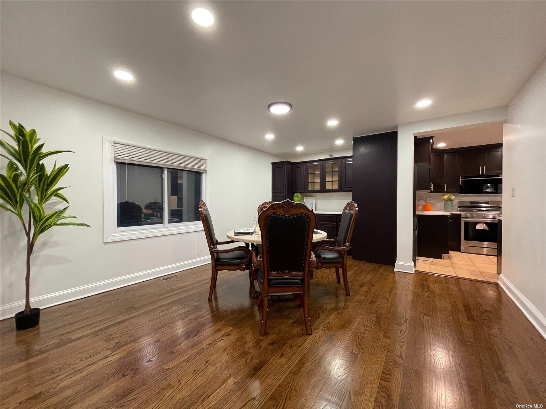 4734 Glenwood Street, Little Neck, New York image 6