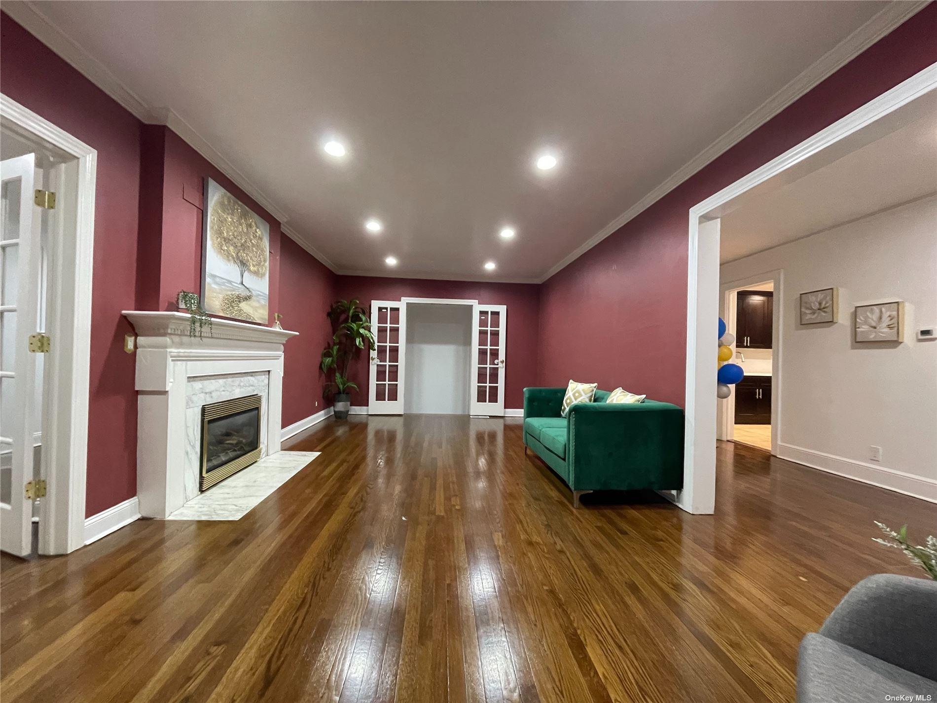 4734 Glenwood Street, Little Neck, New York image 5
