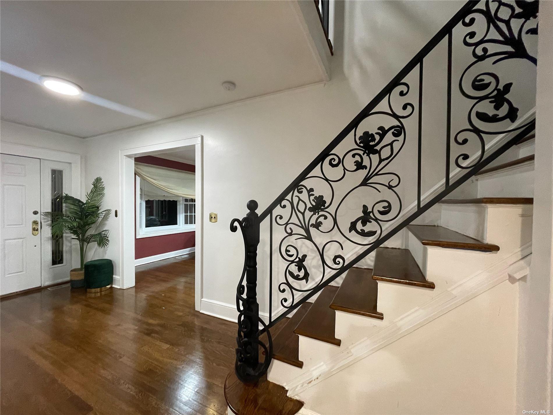 4734 Glenwood Street, Little Neck, New York image 9