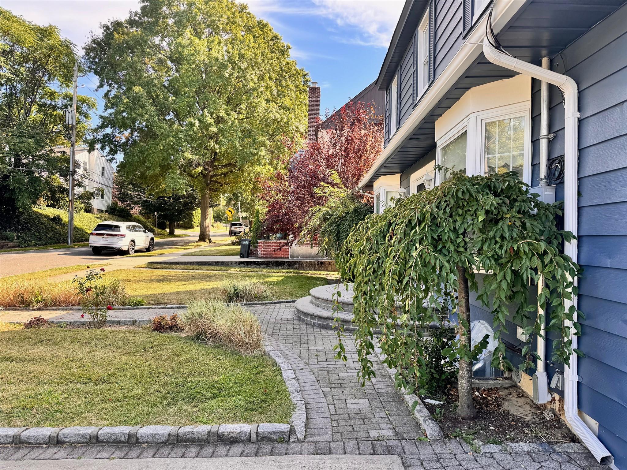 4734 Glenwood Street, Little Neck, New York image 14