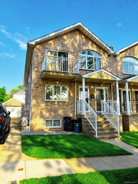 Multifamily For Sale - 725 126th Street<br/> College Point, NY 11356